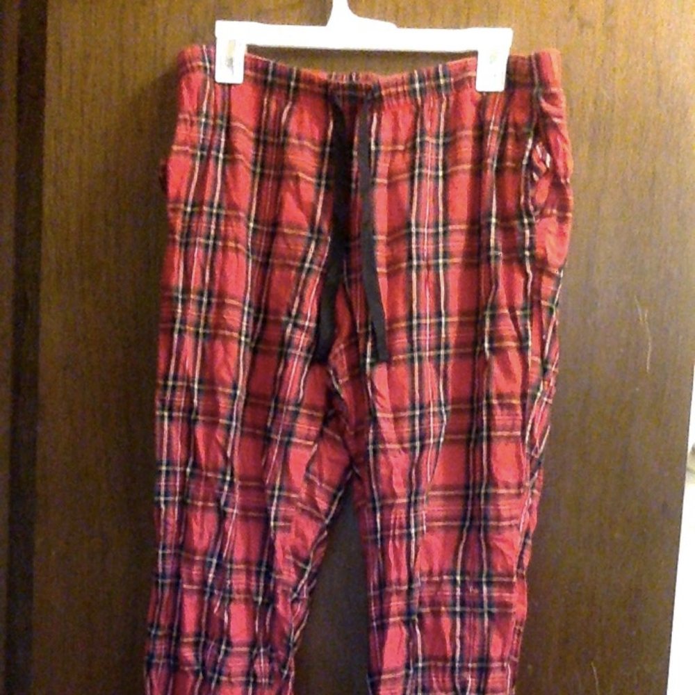 NWOT Victoria's Secret Red Christmas Plaid Lounge pants Size L